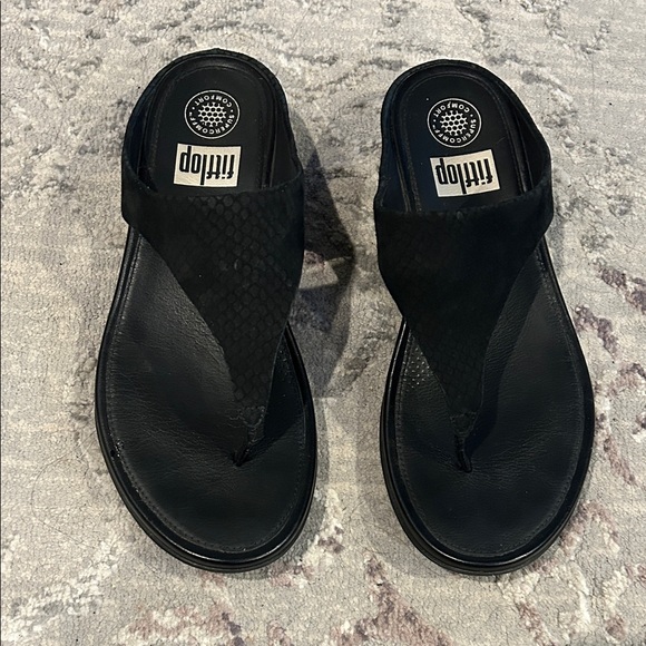 FitFlop Elegant Black Thong Sandals - Picture 1 of 5